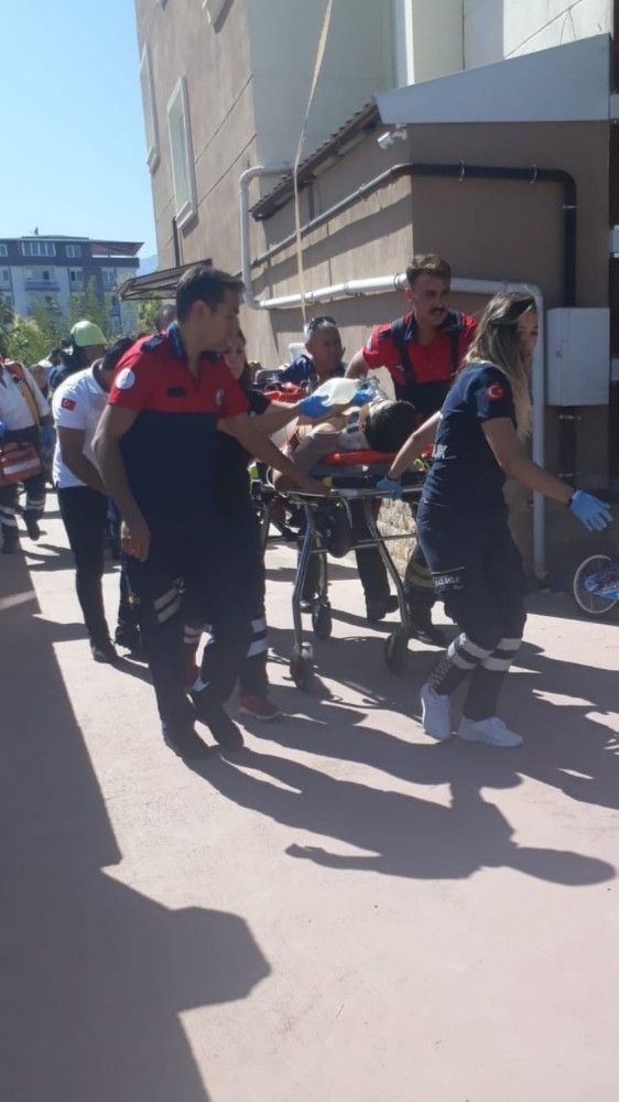 İş Yerinin Asansörüne Sıkışan Çocuk Hayatını Kaybetti