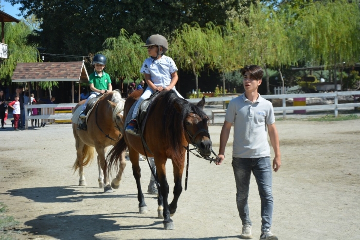 Bu Çocuklara Her Yer Okul