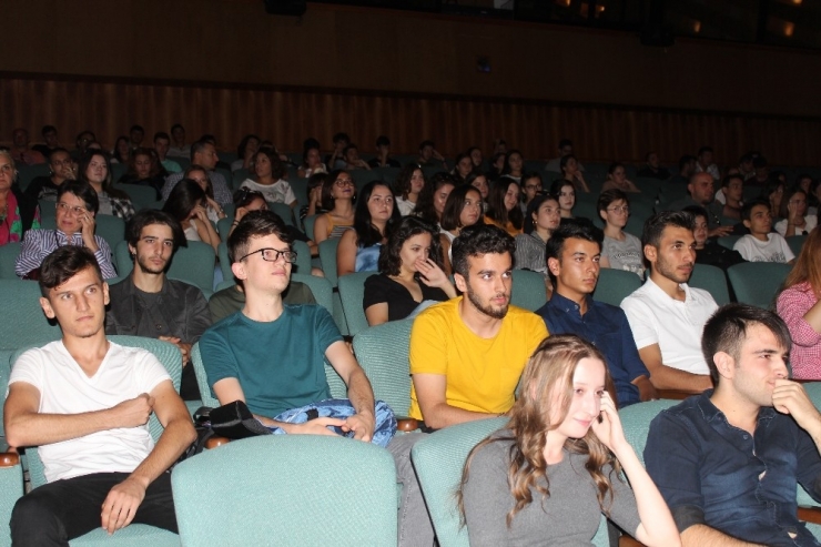 Edebiyat Fakültesi Öğrencilerine Oryantasyon Eğitimi