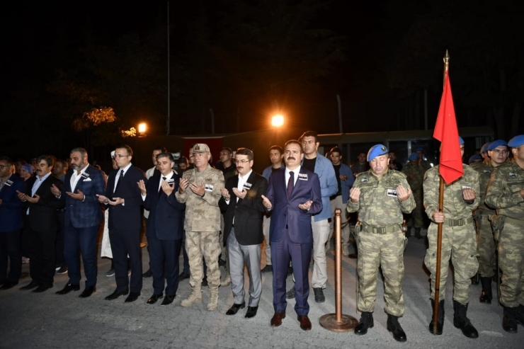 Hakkari’de Şehitler İçin Tören Düzenlendi