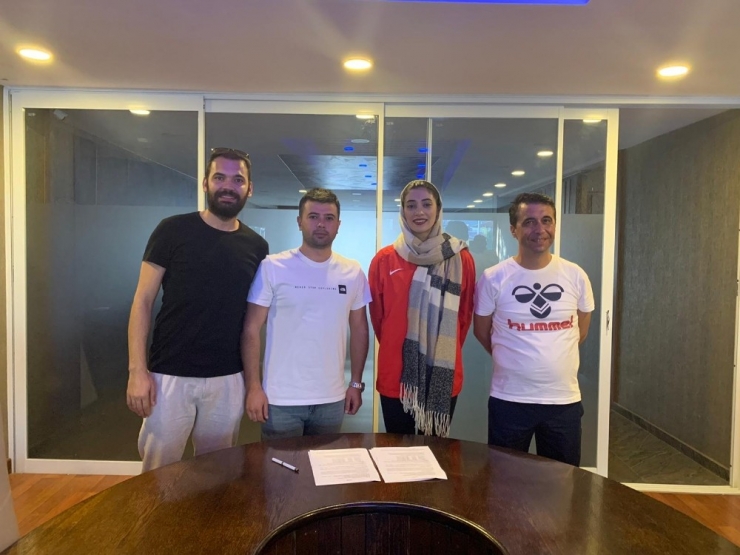 İranlı Milli Voleybolcu, Elbistanspor İle Sözleşme İmzaladı