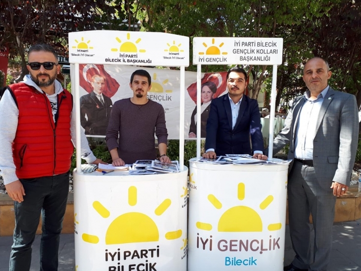 İyi Parti Bilecik’te Üye Kaydı İçin Stant Kurdu