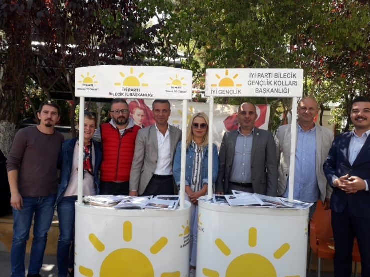 İyi Parti Bilecik’te Üye Kaydı İçin Stant Kurdu