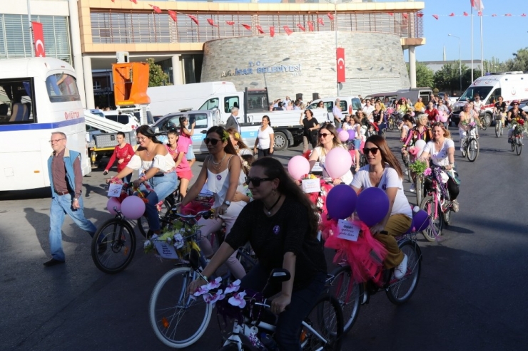 Akhisarlı Süslü Kadınlar Sokakları Süsledi