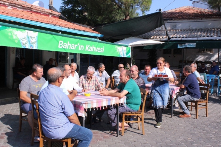 Anahtarı Eşinden Gizlice Aldı, Köy Kahvesini İşletmeye Başladı