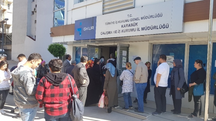 Typ’den Faydalanmak İsteyen Vatandaşlar İşkur’a Akın Etti