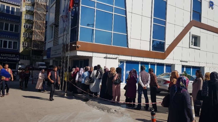 Typ’den Faydalanmak İsteyen Vatandaşlar İşkur’a Akın Etti