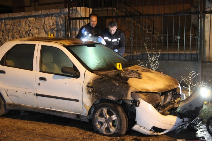 Karaman’da Park Halindeki Otomobil Yandı