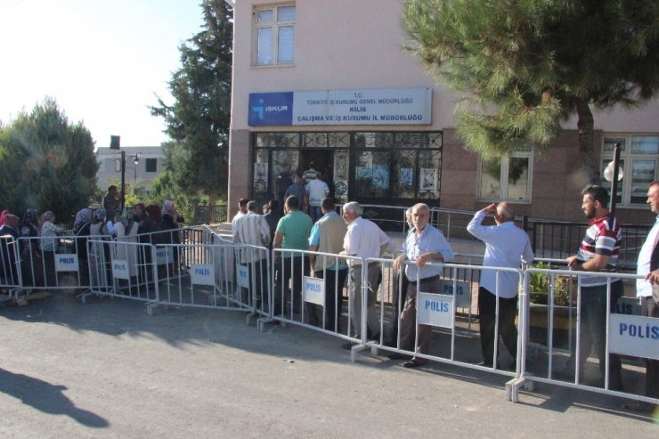 Kilis’te 9 Aylık İş İçin Uzun Kuyruklar Oluştu