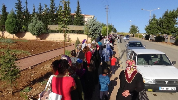 Kilis’te 9 Aylık İş İçin Uzun Kuyruklar Oluştu