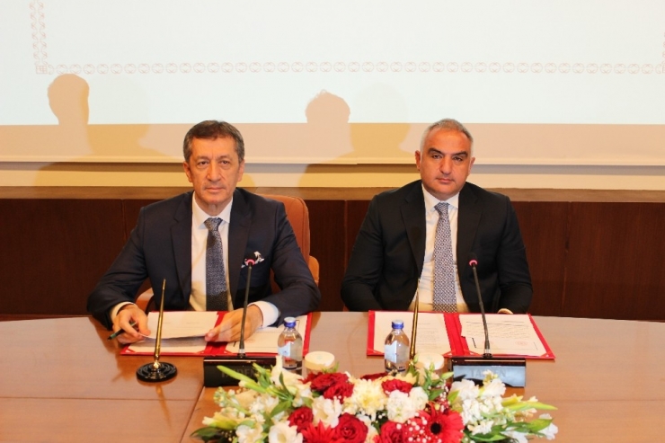 Turizm Sektöründe İstihdam Garantili Okulların Sayısı 2023’e Kadar 200’e Çıkıyor