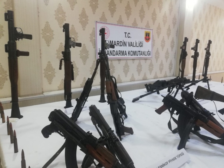 Mardin’de Kalem Şeklinde 8 Kimyasal Fünye Ele Geçirildi