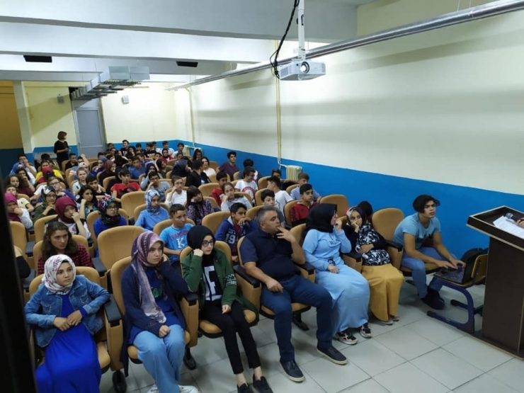 Öğrencilere ’Demokrasi’ Anlatıldı