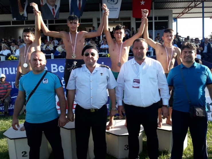 Yunusemreli Güreşçiler Yuntdağı’nda Madalyaları Topladı