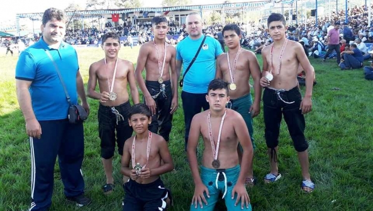 Yunusemreli Güreşçiler Yuntdağı’nda Madalyaları Topladı