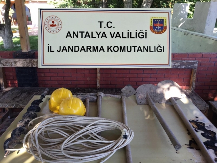 Eve Giren Jandarma 33 Metrelik Tünelle Karşılaştı