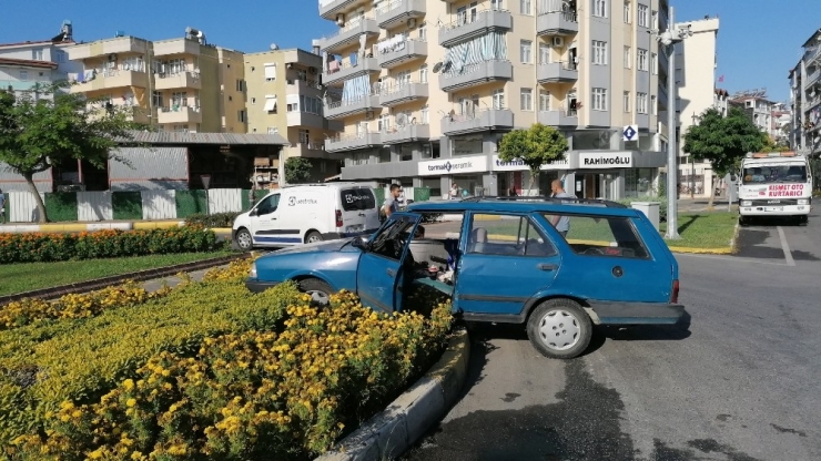 Manavgat’ta Trafik Kazası: 2 Yaralı
