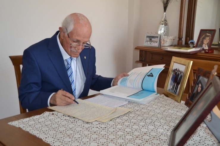 86 Yaşında İkinci Üniversiteden Mezun Oldu