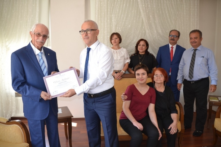 86 Yaşında İkinci Üniversiteden Mezun Oldu