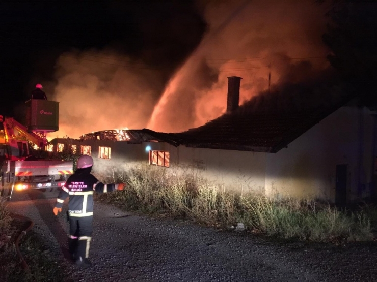 Çorum’da Korkutan Depo Yangını
