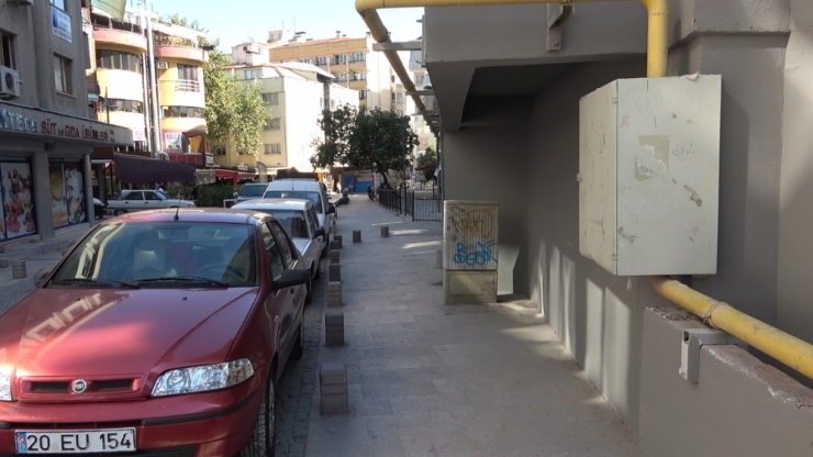 Sokak Ortasında Darp Edilen Kadına Kimse Yardım Etmedi