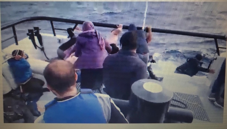 Mehmetçik’in Dev Dalgalar Arasında Göçmen Kurtarma Anı