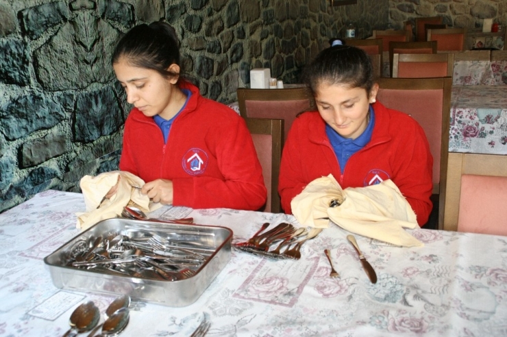 3 Engelli Genç Kız, Engellerini Böyle Aştı