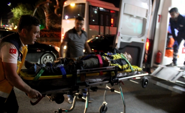 Evine Ekmek Götürürken Otomobilin Çarptığı Motosiklet Sürücüsü Yaralandı