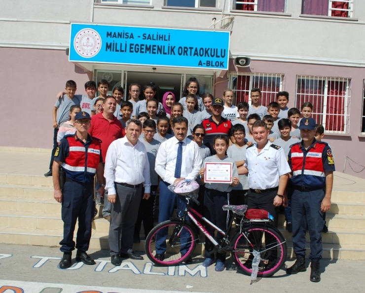 Salihlili Öğrenci Not Verdi, Bisikleti Kazandı