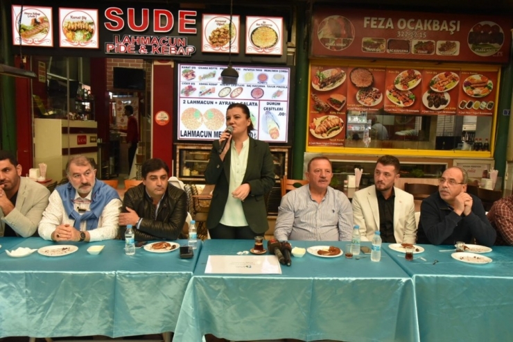 Başkan Hürriyet, Kapanönü Çarşısı Projesini Esnafa Anlattı