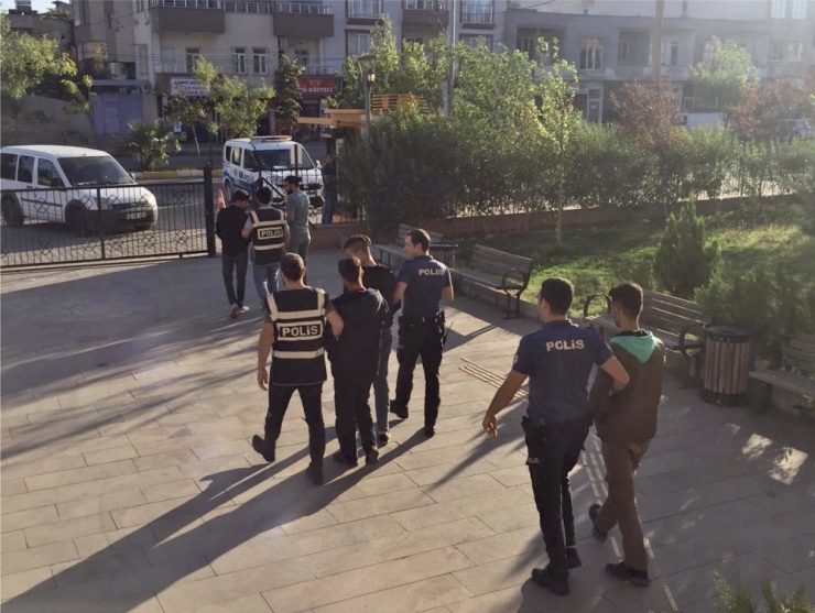 Kahta’da Uyuşturucu Satan 4 Kişi Tutuklandı