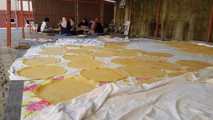 Kadınların İmece Usulü Kış Hazırlığı