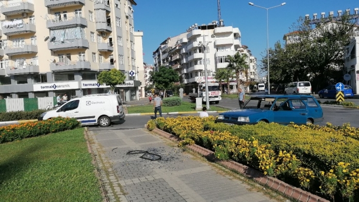 Manavgat’ta Trafik Kazası: 2 Yaralı