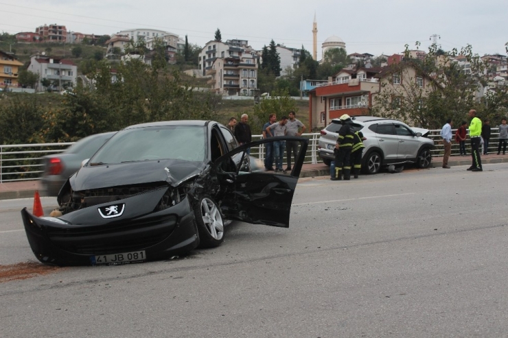 Cip İle Otomobil Çarpıştı: 2 Yaralı