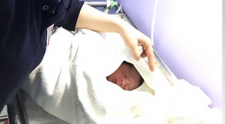 Hastaneye Varmadan Ambulansta Doğdu