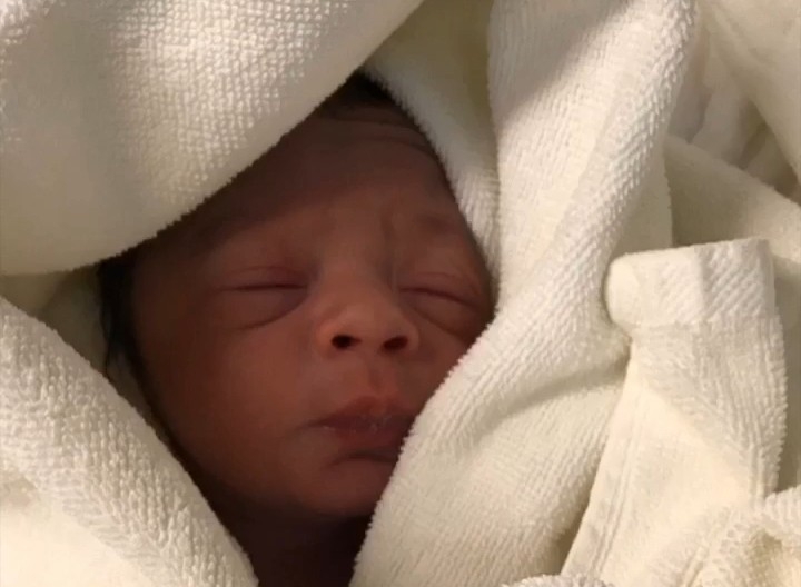 Hastaneye Varmadan Ambulansta Doğdu