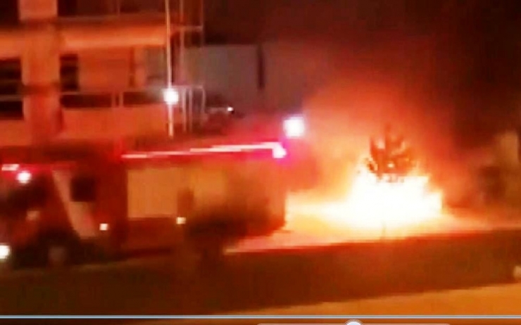 Park Halindeki Otomobil Alev Alev Yandı