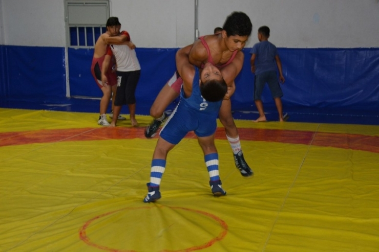 Yunusemre Kış Güreş Kursları Başladı