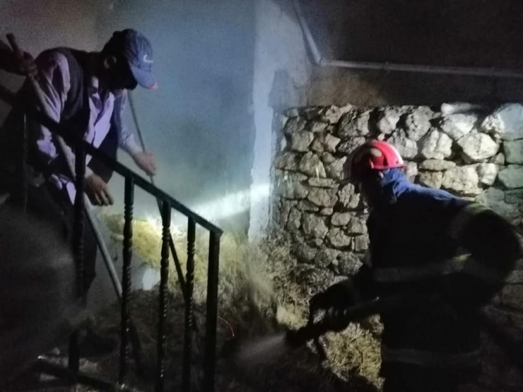 Ahırda Çıkan Yangın Korkuttu