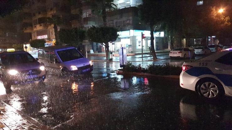 Alanya’da Yağış Kazalara Neden Oldu