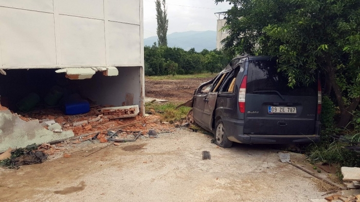 Yol Kenarında Oturanlar Ne Olduğunu Anlayamadı