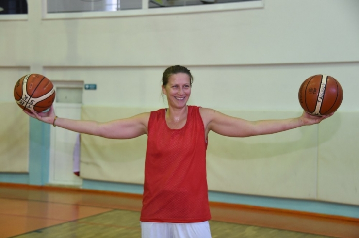 Tarsus Belediyespor, Julia Suzan Demirer’i Renklerine Bağladı