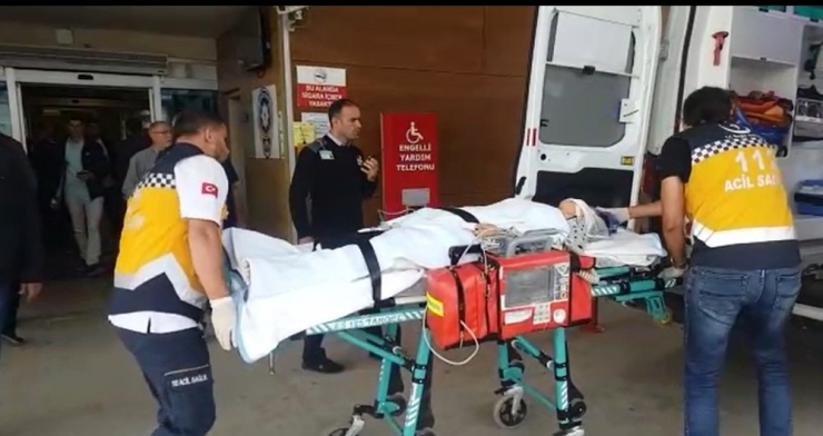 Sokak Ortasında Tartıştığı Bayanı Bıçaklayıp Kaçtı