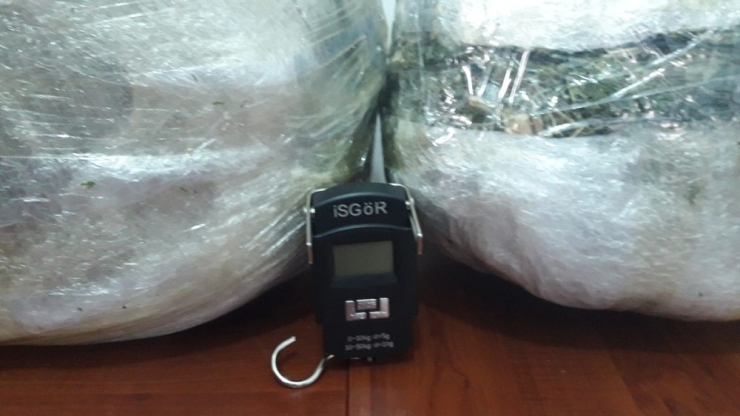 Şüphelinin Valizinden 10 Kilo Hint Keneviri Çıktı