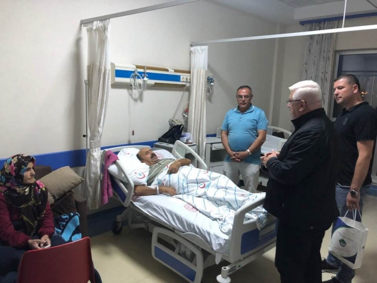 Başkan Yüksel Hastaları Ziyaret Etti