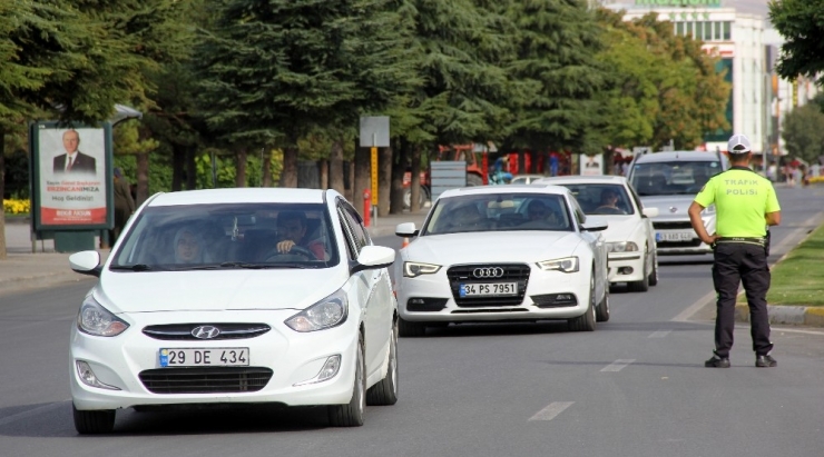 Sürücülere Arabada Sigara İçme Cezası