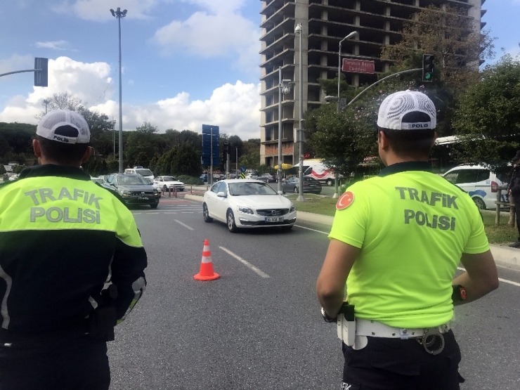 İstanbul’daki Denetimde Sigara İçerken Yakalanan Sürücüler Arasında İlginç Diyalog