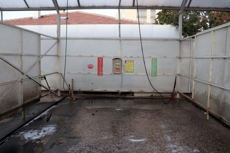 Kameraların Yönünü Değiştirip Paraları Çaldı