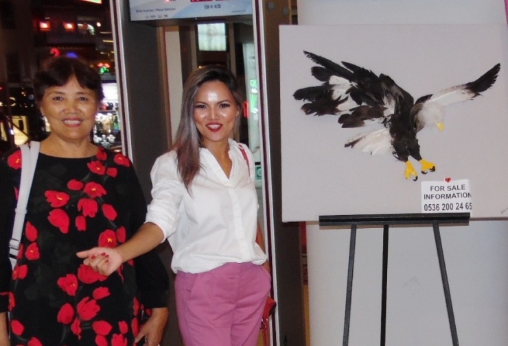 Tatile Geldiği Marmaris’ten Dönemeyen Kazak Sanatçı Sergi Açtı