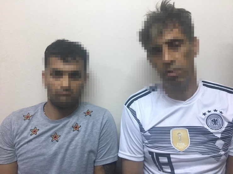 Kendilerini Polis Olarak Tanıtarak Turistleri Dolandıran İki İranlı Saunada Yakalandı